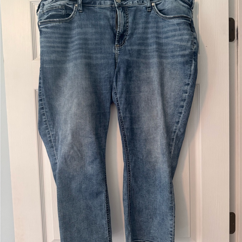 Silver brand light wash women's capris